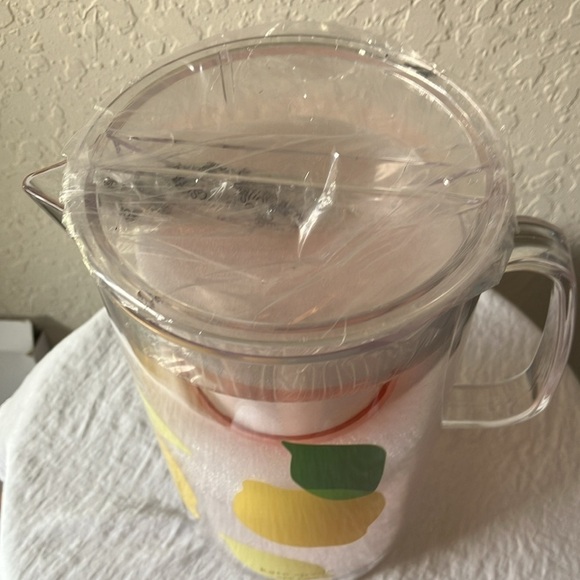 Kate Spade: Lemons Nesting Plastic Pitcher & 2 Glasses- set of 3 - Picture 15 of 16